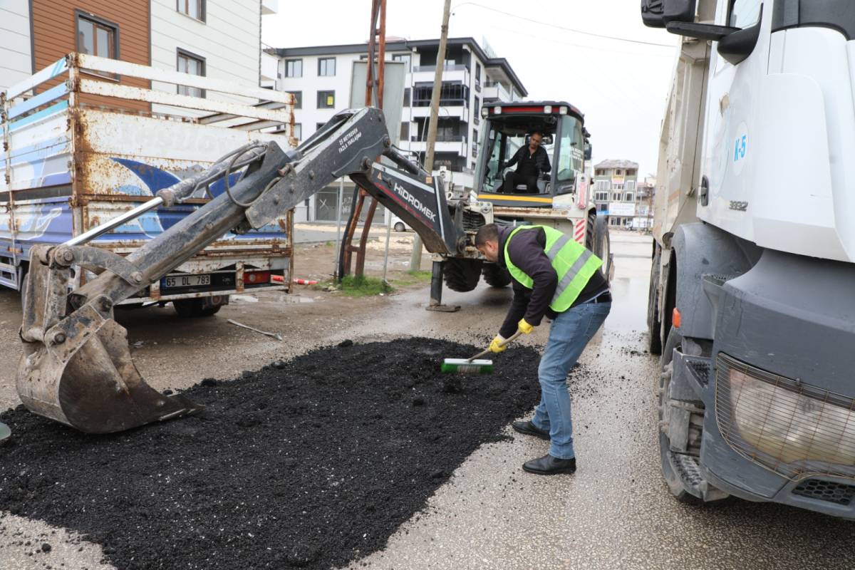 Erciş Belediyesi’nden Bozulan Yollara Hızlı Müdahale