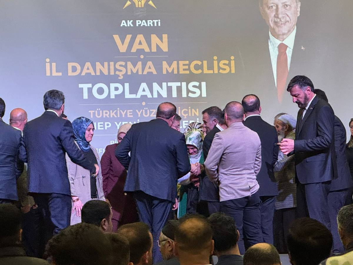 AK Parti Erciş Teşkilatı İl Danışma Meclisi Toplantısı’na Katıldı